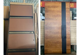 صور حقيقية لأبواب المدخل الخشبية في المصنع